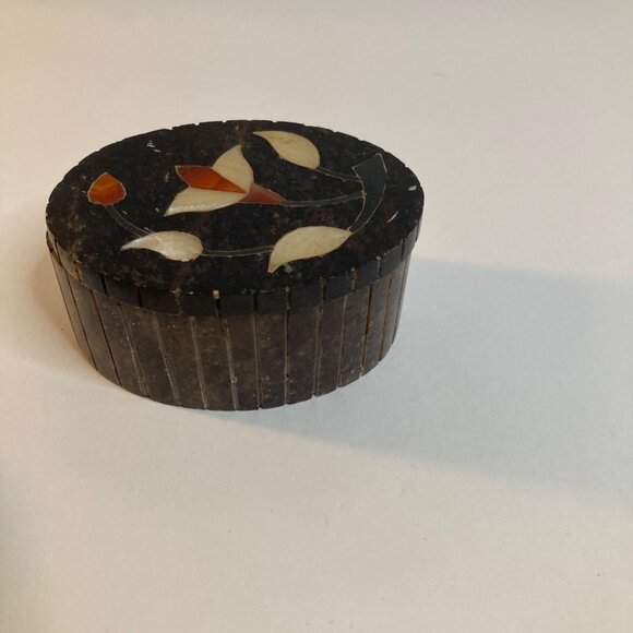 Vintage Hand Carved Soapstone Trinket Box Floral Inlayed Cover 2 x 3" Black Red - Picture 4 of 8
